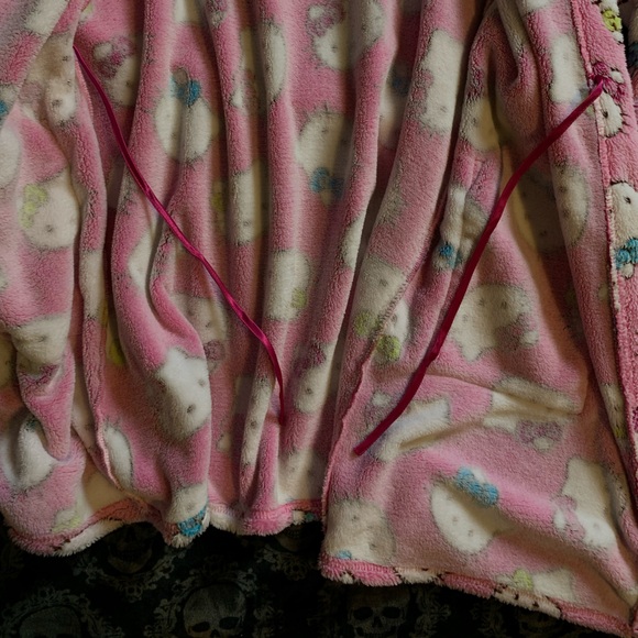 Hello Kitty Robe - Picture 3 of 5